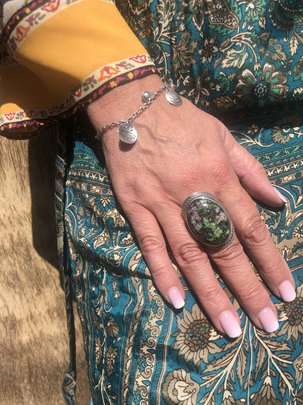 BAGUE TACHETEE VIOLET / VERT