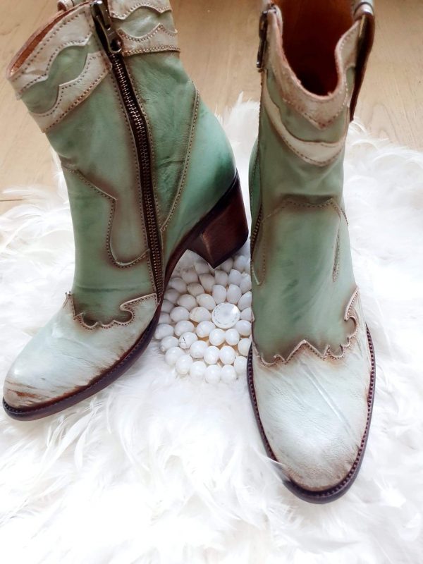 BOOTS METAL LILY PAD – Image 3