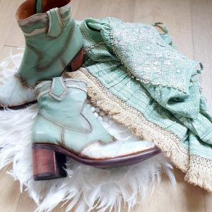 BOOTS METAL LILY PAD